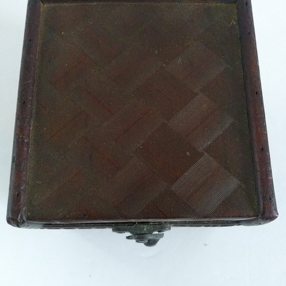 BROWN LIGHTWEIGHT WOOD LOOKING TRINKET BOX - Picture 9 of 10